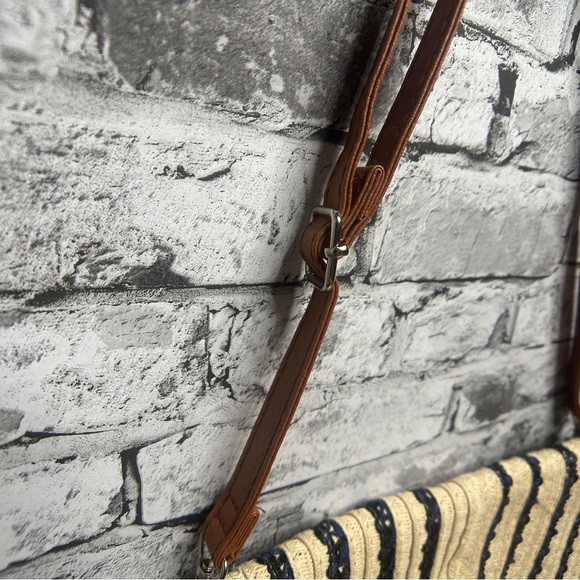 EUC Off Park Collection Costal Cream and Navy Shoulder Purse for Vacation Beach - Picture 4 of 14